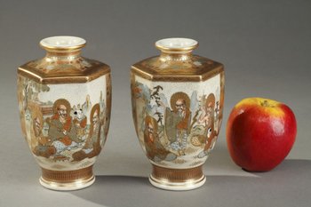 Coppia di piccoli vasi in porcellana Satsuma, Giappone, XX secolo