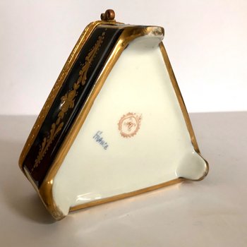 Triangular porcelain box