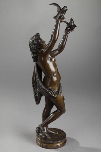 Bronzo "Donna con colombe" di Charles-Alphonse Gumery