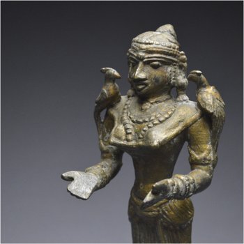 Inde, XIXème siècle, Lampe à huile cérémonielle en bronze représentant Lakshmi