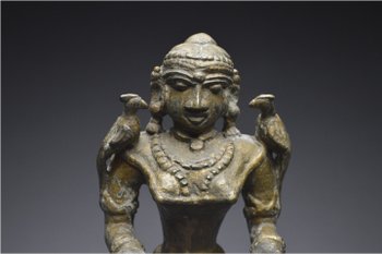 Inde, XIXème siècle, Lampe à huile cérémonielle en bronze représentant Lakshmi