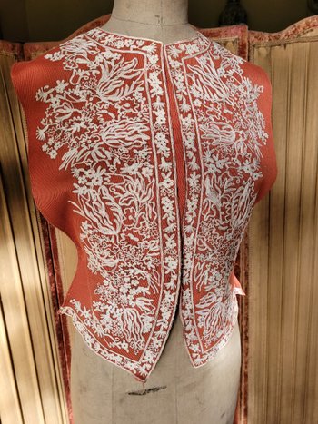 Gilet brodé pour femme, époque fin XIXe siècle