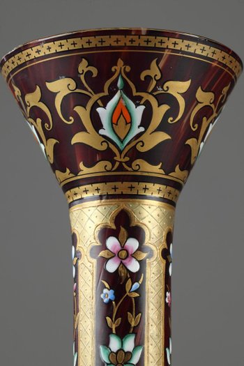 Vase En Verre Opalin à Décor Oriental
