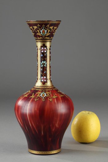Vase En Verre Opalin à Décor Oriental