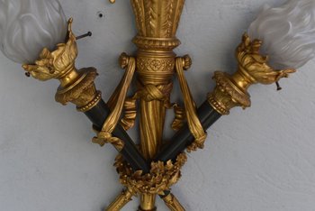             Coppia di lampade da parete in bronzo in stile Luigi XVI