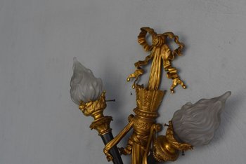             Coppia di lampade da parete in bronzo in stile Luigi XVI