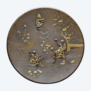 Japan, Meiji period (1868 - 1912), Patinated bronze dish with engraved decoration of a bucolic landscape and three arhats