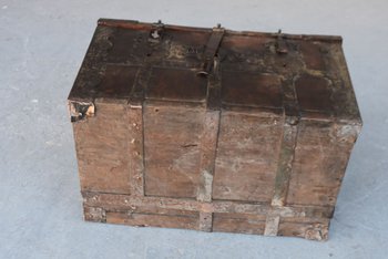 Arredi per la cassa in legno del XVII secolo