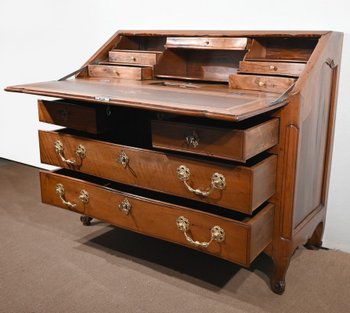 Commode Scriban en Noyer, époque Louis XV – XVIIIe