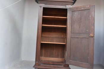             Importante Bonnetière En Noyer Louis XIII époque XVIIIème            
