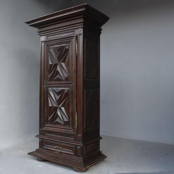             Importante Bonnetière En Noyer Louis XIII époque XVIIIème            