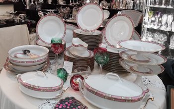 Tafelservice aus weißem Porzellan mit rosa Blumendekor-Bordüre 69-teilig Limoges C&M