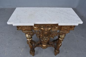 Konsolenholz und goldene Stuckplatte Marmor Ende des neunzehnten Mals