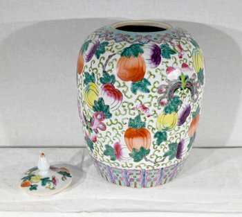 Important Chinese Porcelain Vase with Lid - Early XXth century