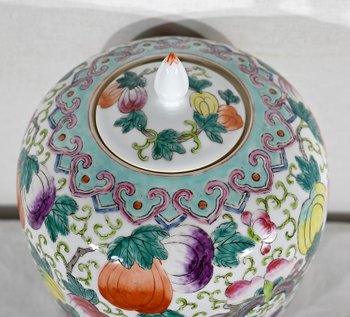 Important Chinese Porcelain Vase with Lid - Early XXth century