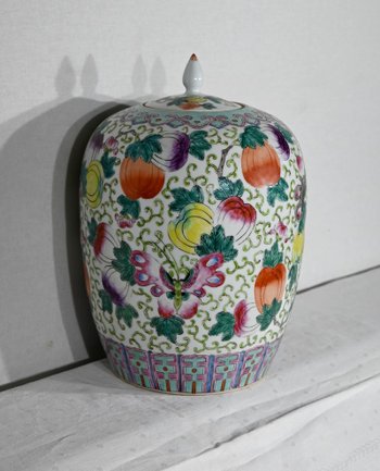 Important Chinese Porcelain Vase with Lid - Early XXth century