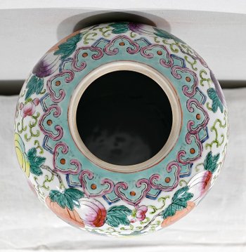 Important Chinese Porcelain Vase with Lid - Early XXth century