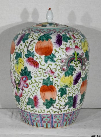Important Chinese Porcelain Vase with Lid - Early XXth century
