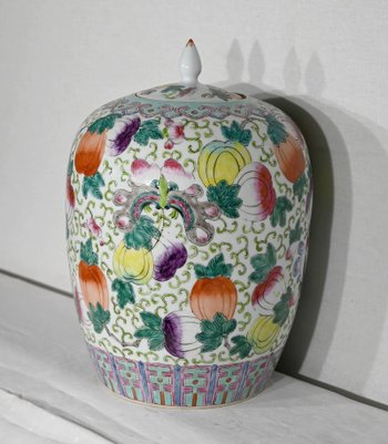 Important Chinese Porcelain Vase with Lid - Early XXth century