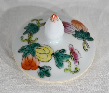Important Chinese Porcelain Vase with Lid - Early XXth century