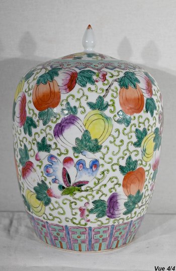 Important Chinese Porcelain Vase with Lid - Early XXth century