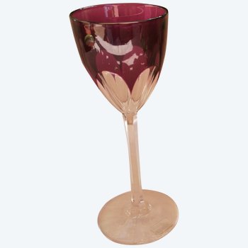BACCARAT lilafarbenes Kristallweißwein / Römerglas, Modell Genova