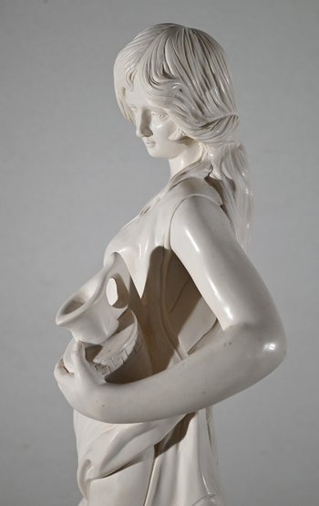 Importante statua, "Giovane donna con brocca" - seconda parte del XX secolo