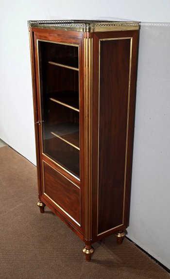 Small Mahogany display case, Louis XVI style - End of XIXth century