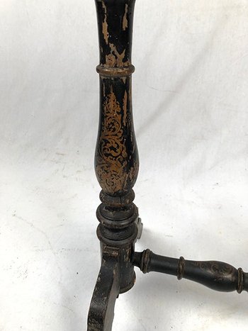 Jardinière en bois noirci à décor peint de fleurs, époque Napoléon III