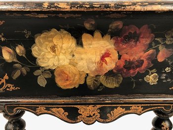 Jardinière en bois noirci à décor peint de fleurs, époque Napoléon III