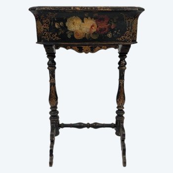 Jardinière en bois noirci à décor peint de fleurs, époque Napoléon III