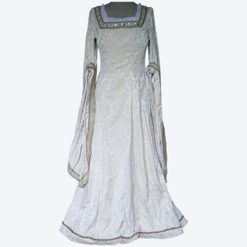 Robe et sa coiffe provenant de la maison Peignon costumier à Nantes