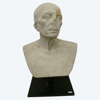 Statua in marmo in stile antico