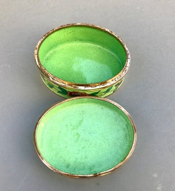 Chine Boîte à bijoux émail cloisonné roses de Chine début XXème