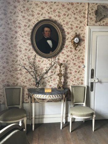 Ovales Porträt eines Mannes auf Mahagoni-Panel