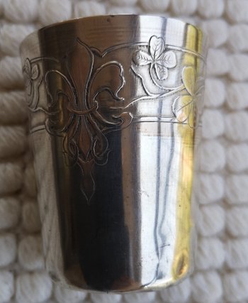 Timpani floral decoration, sterling silver fleur-de-lis, punch neck brace Monogram "RA"