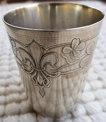 Timpani floral decoration, sterling silver fleur-de-lis, punch neck brace Monogram "RA"