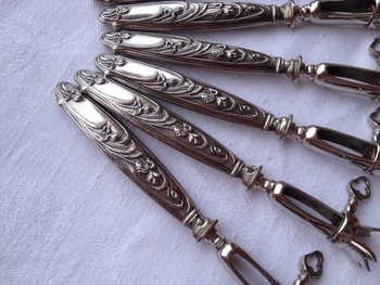 Box of 12 ribbed sleeves silver sleeves filled with art nouveau decor