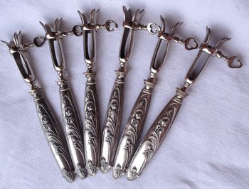 Box of 12 ribbed sleeves silver sleeves filled with art nouveau decor