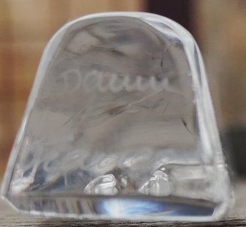 Schachtel mit 12 Kristallmesserhaltern, signiert von DAUM France