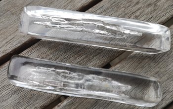 Schachtel mit 12 Kristallmesserhaltern, signiert von DAUM France