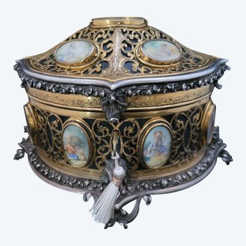 Rare and unique Antique jewelry box France Napoleon III Victorian chased bronze, gilded, silvered, purple silk upholstery, medallions