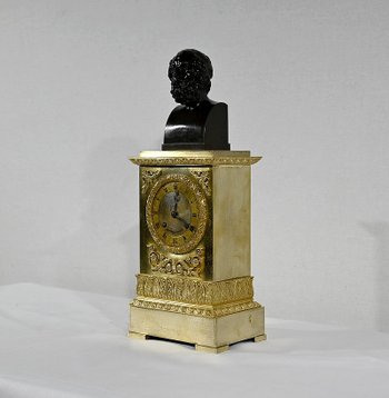Clock in gilt bronze, stamped A. Destape - Early XIXth century