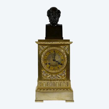 Clock in gilt bronze, stamped A. Destape - Early XIXth century