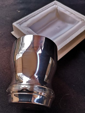 Elegant silver-plated cup with "Ribbons" decor. BEL Toulouse goldsmith's shop