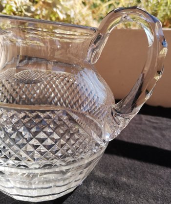 Lovely crystal pitcher "Trianon" model in Saint-Louis crystal