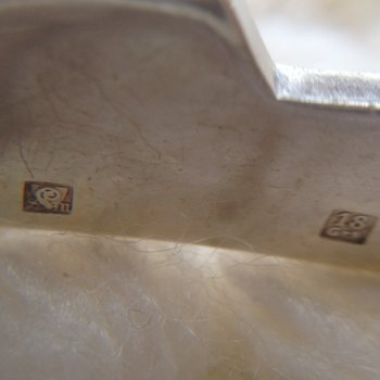 Ecrin de 12 porte-couteaux en métal argenté Saint-Médard (Réf MA 0479)