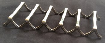 6 versilberte Messerhalter