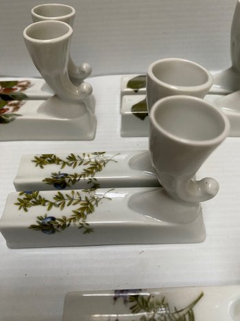 PORTES COUTEAUX EN PORCELAINE 