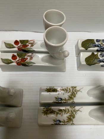 PORTES COUTEAUX EN PORCELAINE 